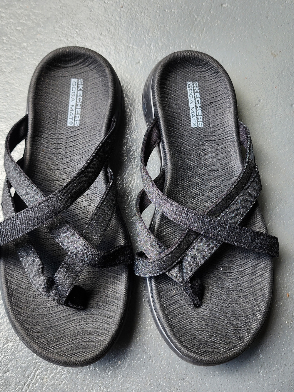 Skechers Goga Mat Sandals Women's Sz 7.5 Black Thong Flip Flops Slip On Cushion - Picture 1 of 5